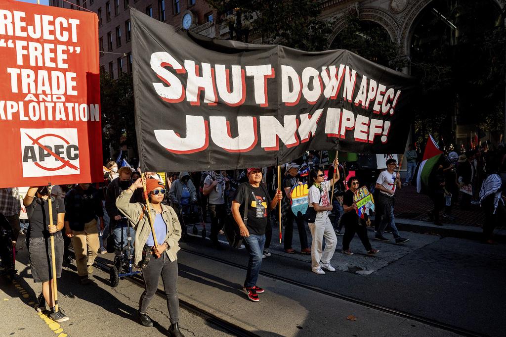 APEC|民眾於APEC峰會期間遊行示威。(美聯社)