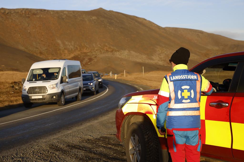 冰島火山|格林達維克地陷屋裂如「鬼城」。(美聯社、路透社)