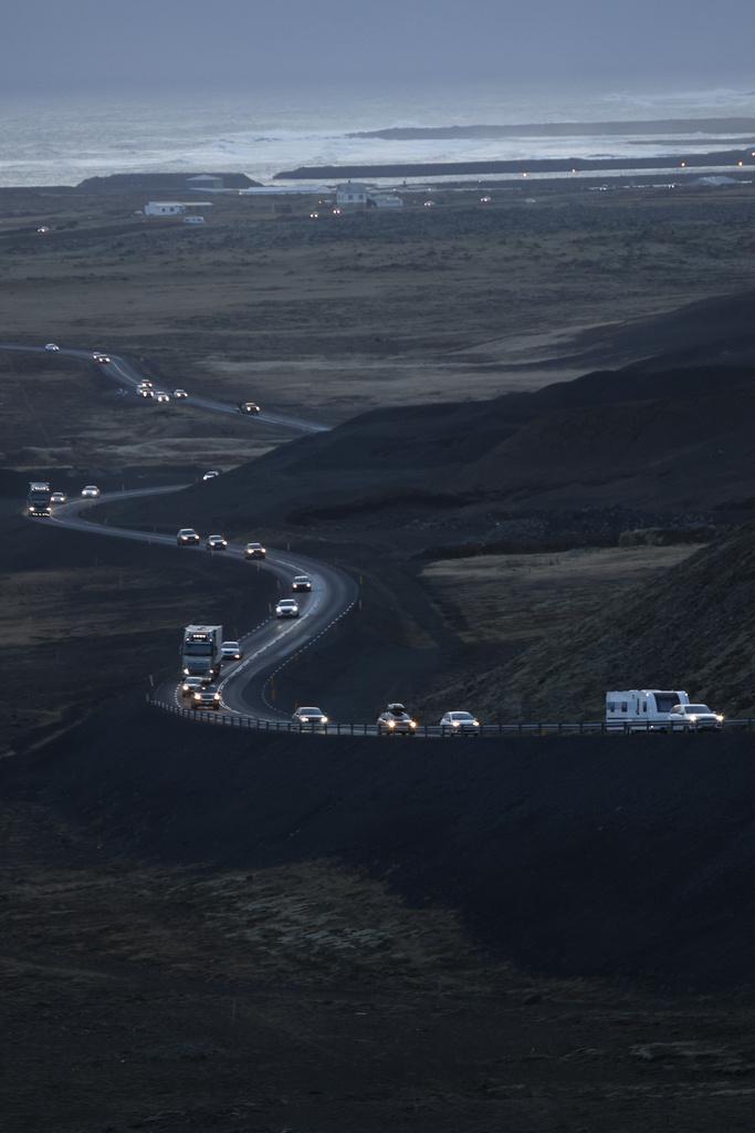 冰島火山|格林達維克地陷屋裂如「鬼城」。(美聯社、路透社)