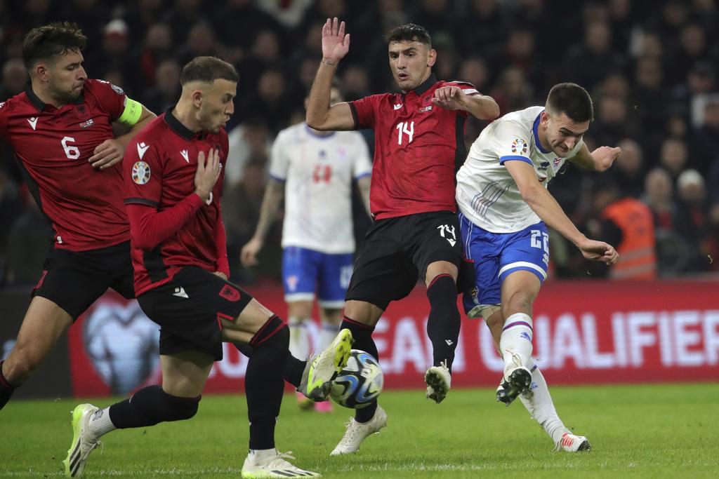 歐洲國家盃2024|阿爾巴尼亞首名出線決賽周,主帥施雲奴和助教薩巴列達功勞不少(美聯社)