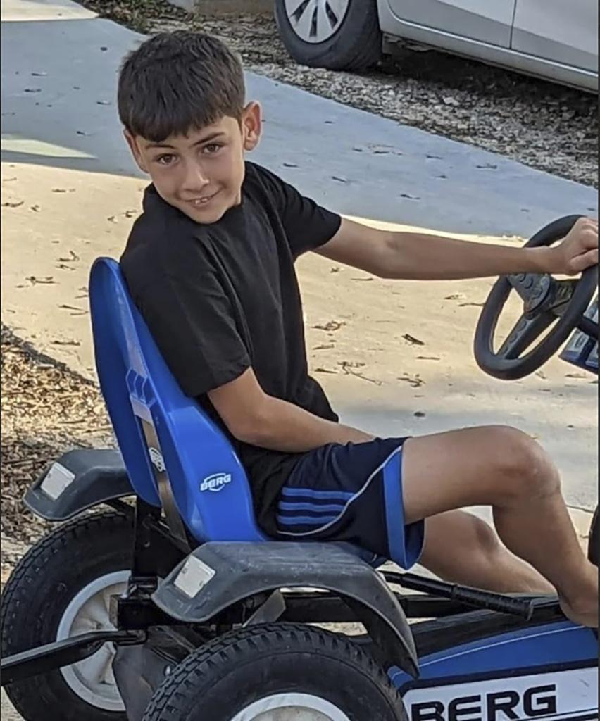 一名12歲男童獲釋,他當日與父親一同被哈馬斯擄走。(美聯社)