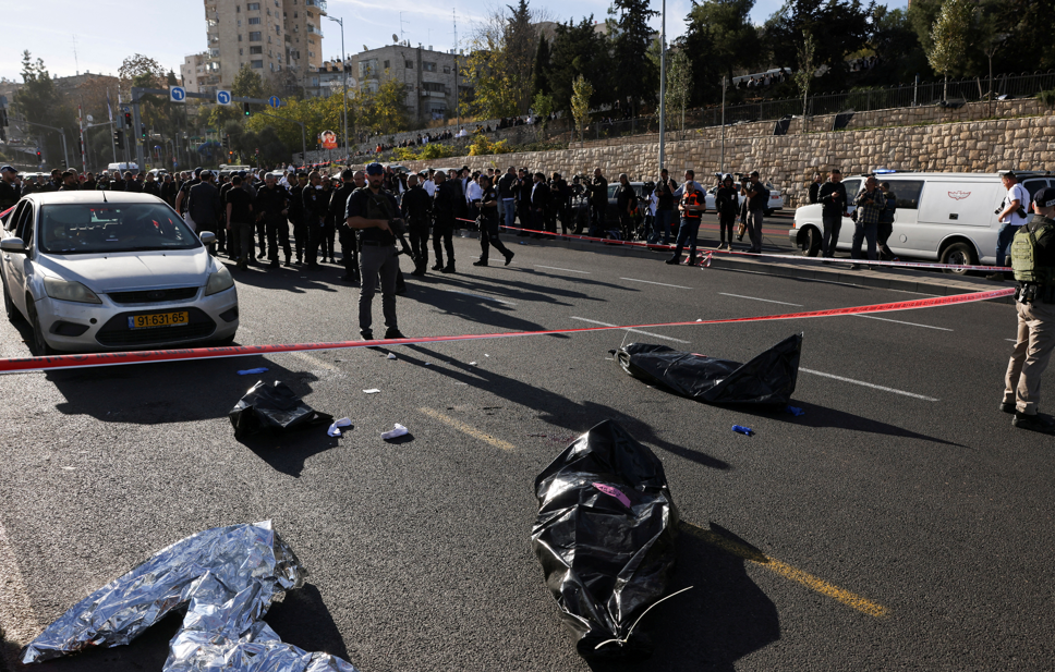 以巴衝突|耶路撒冷巴士站槍擊3死8傷 兩哈馬斯成員向平民開火被斃(路透社)