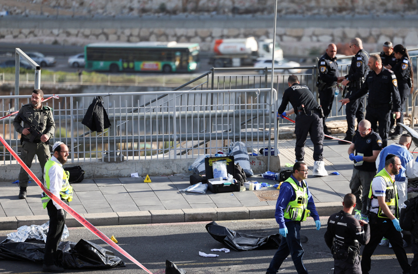 以巴衝突|耶路撒冷巴士站槍擊3死8傷 兩哈馬斯成員向平民開火被斃(路透社)