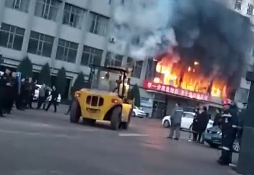 山西省呂梁市離石區一間煤業公司的4層高聯建樓建築物,今日(16日)早上近7時發生火災