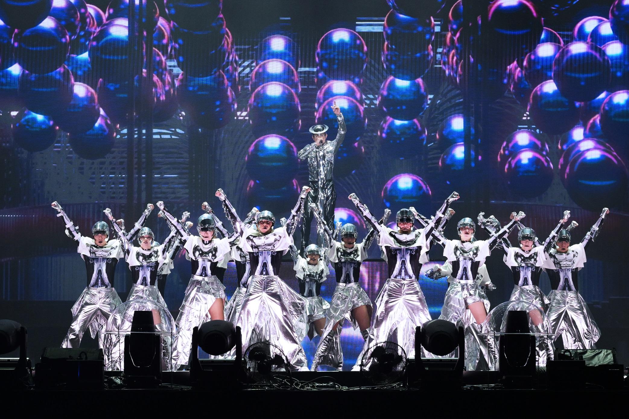 郭富城耗資逾半億打造的升級版「智能方塊風車舞台」。