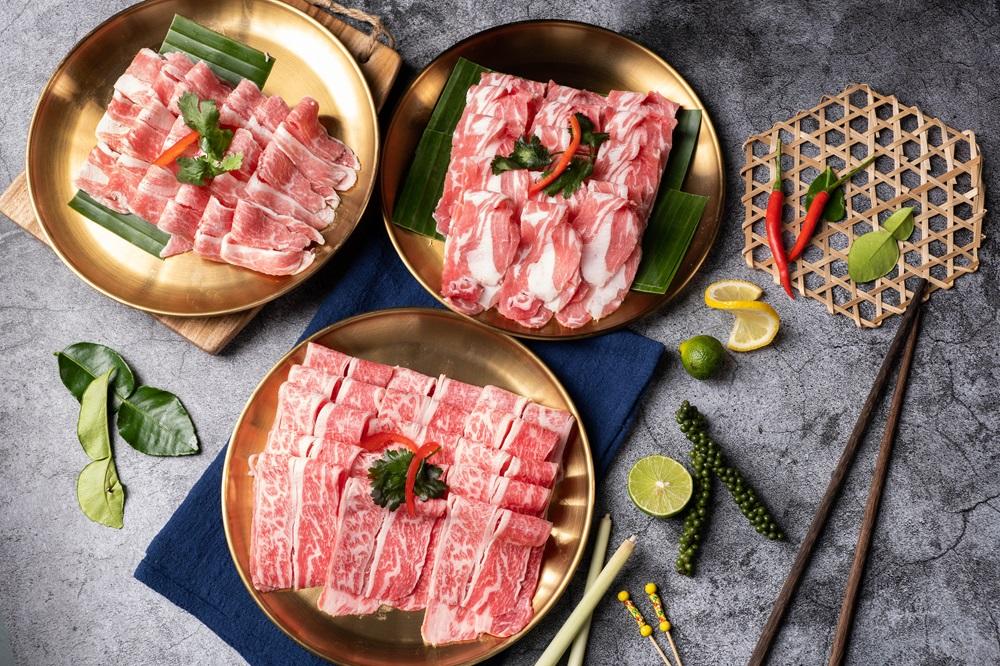 餐廳嚴選超過50款優質食材,包括各種肉類、海鮮及經典火鍋配菜。