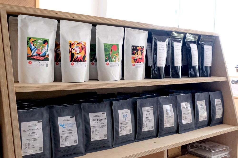 店內有超過60款日本烘焙精品咖啡豆及掛耳咖啡。