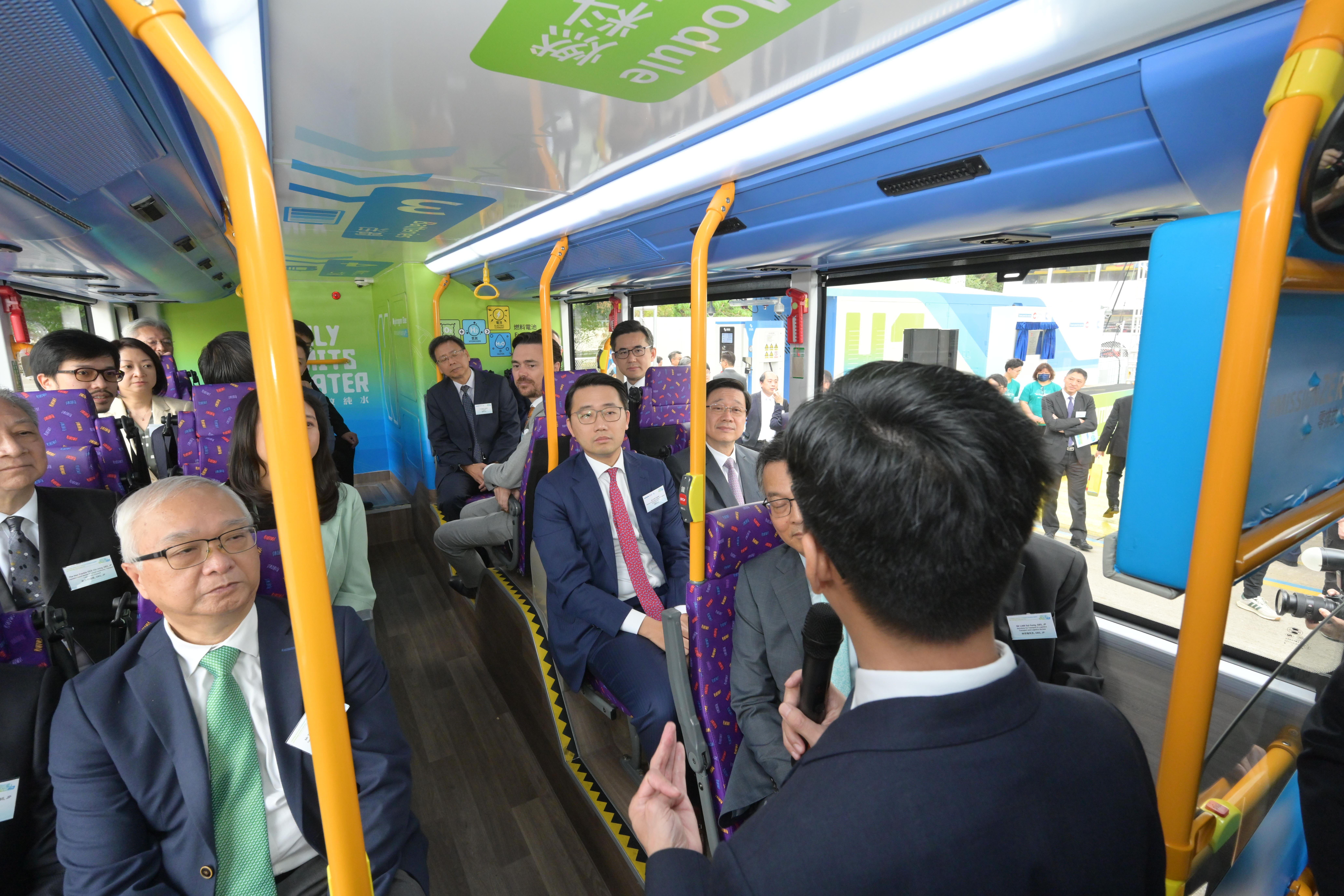城巴引入全港首輛雙層氫能巴士及首個加氫站 最快明年1月行走九龍路線
