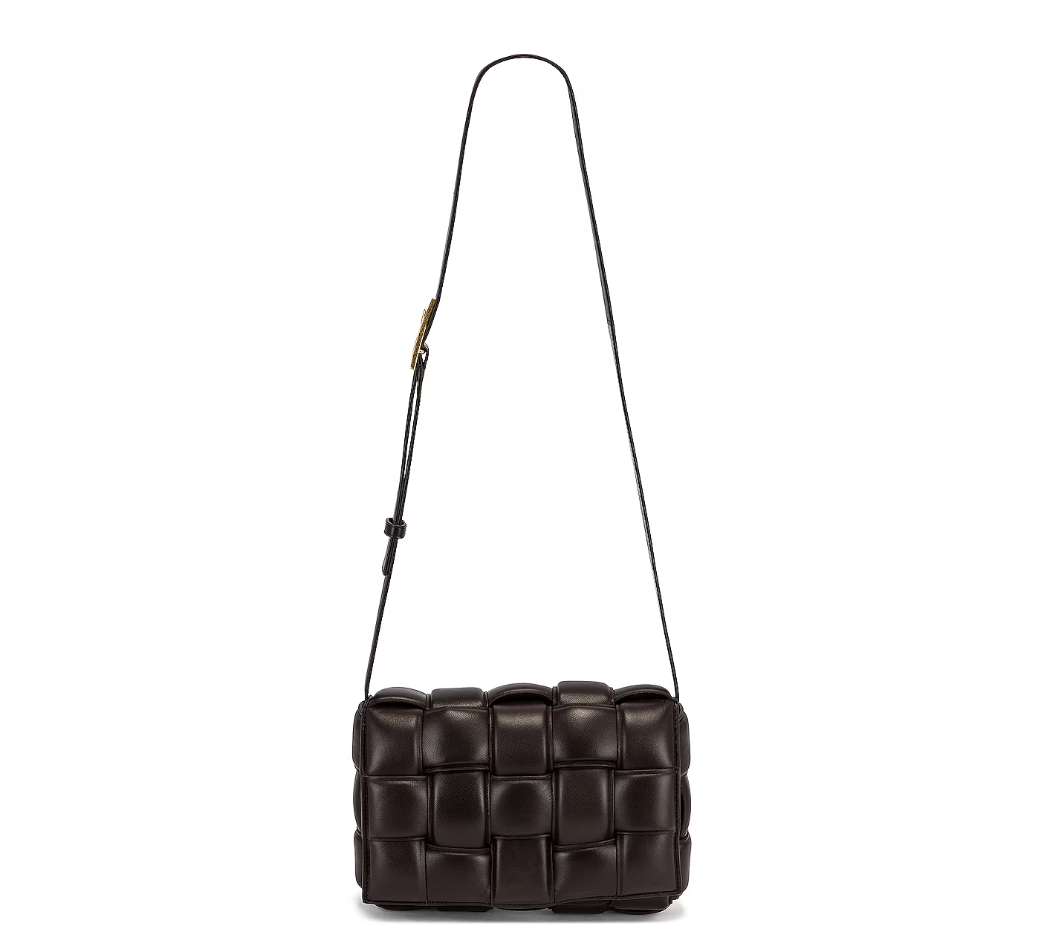 雙11優惠|Bottega Veneta Padded Cassette Crossbody Bag 特價:$19,708;原價:$35,193