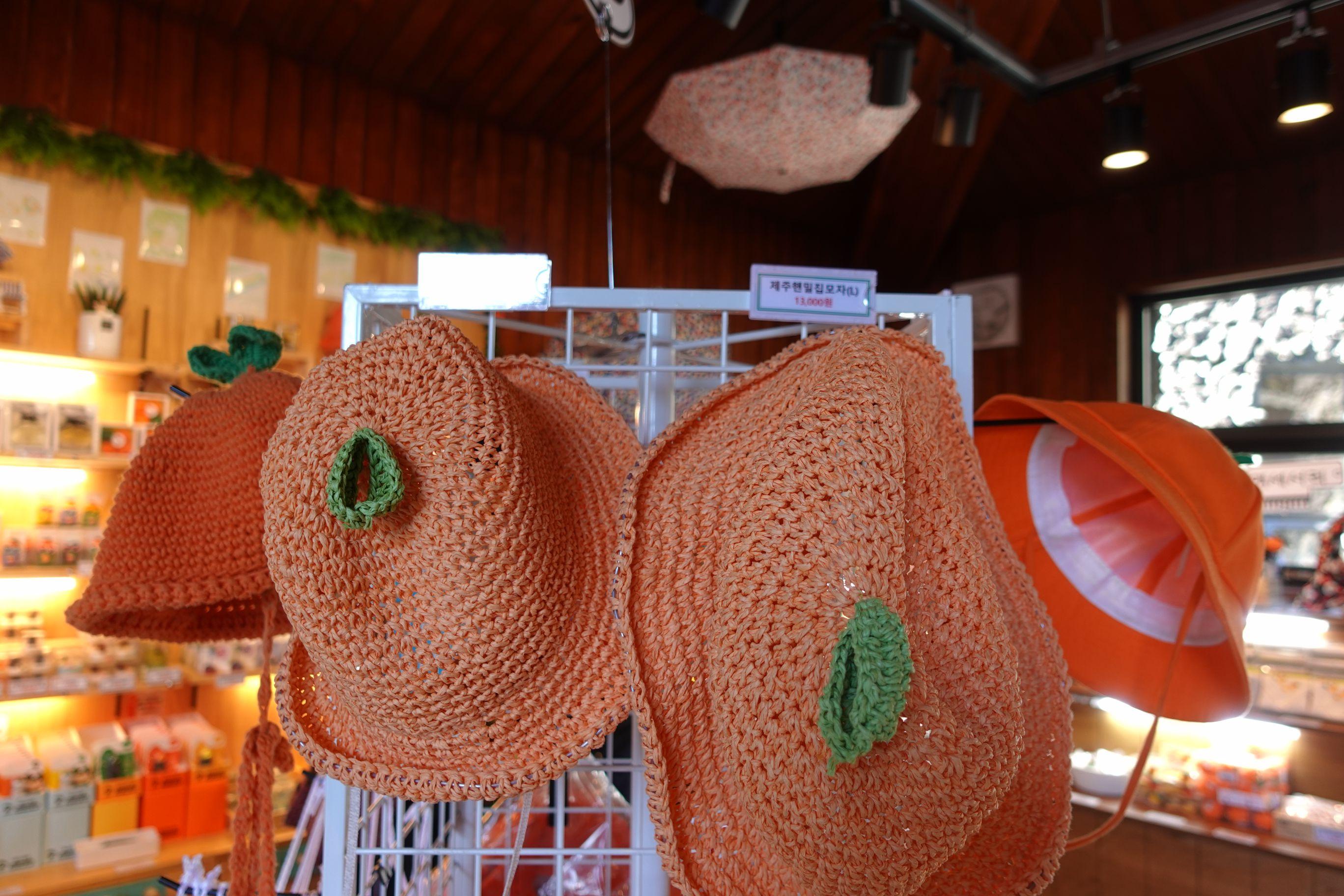 門口設有咖啡店及手信店,大家可以買到濟州獨有的手信。