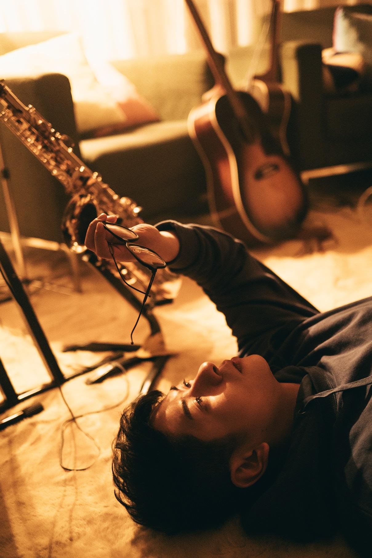 許廷鏗推出新歌《一場同學》。