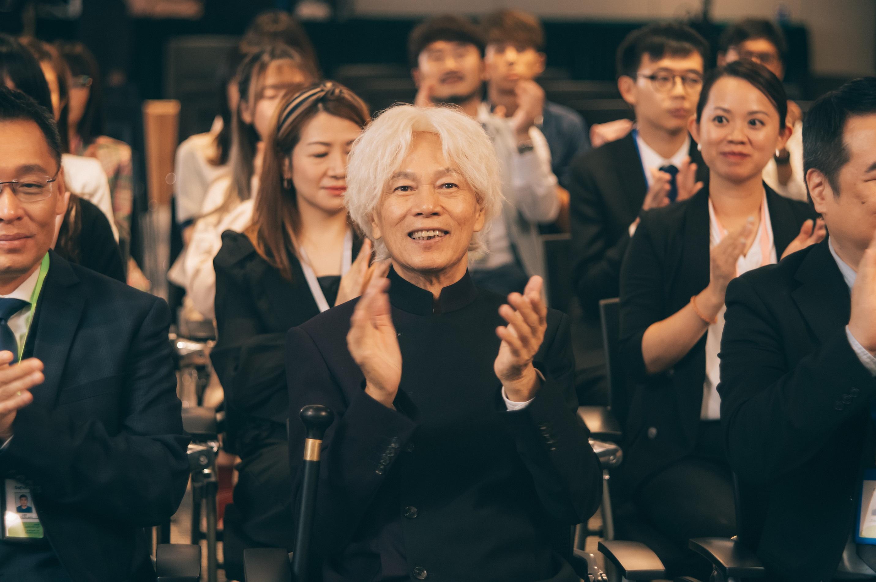 羅家英在港版《社內相親》演Anson Lo的爺爺。(劇照)