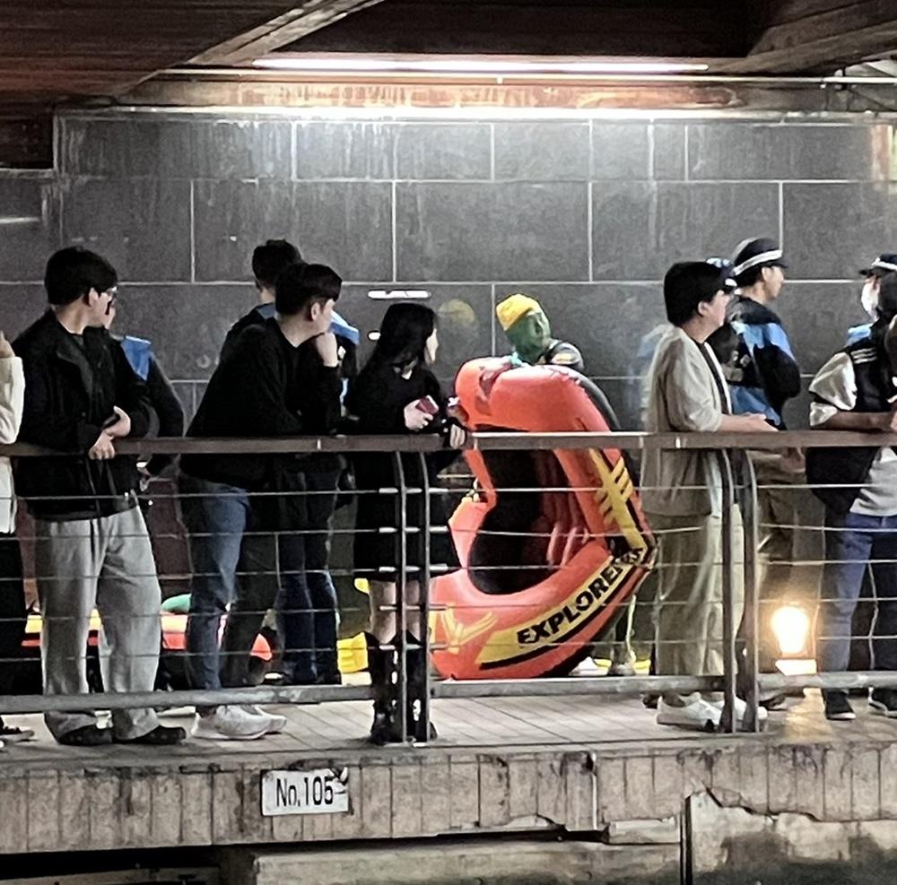 有人扮成河童。(X)