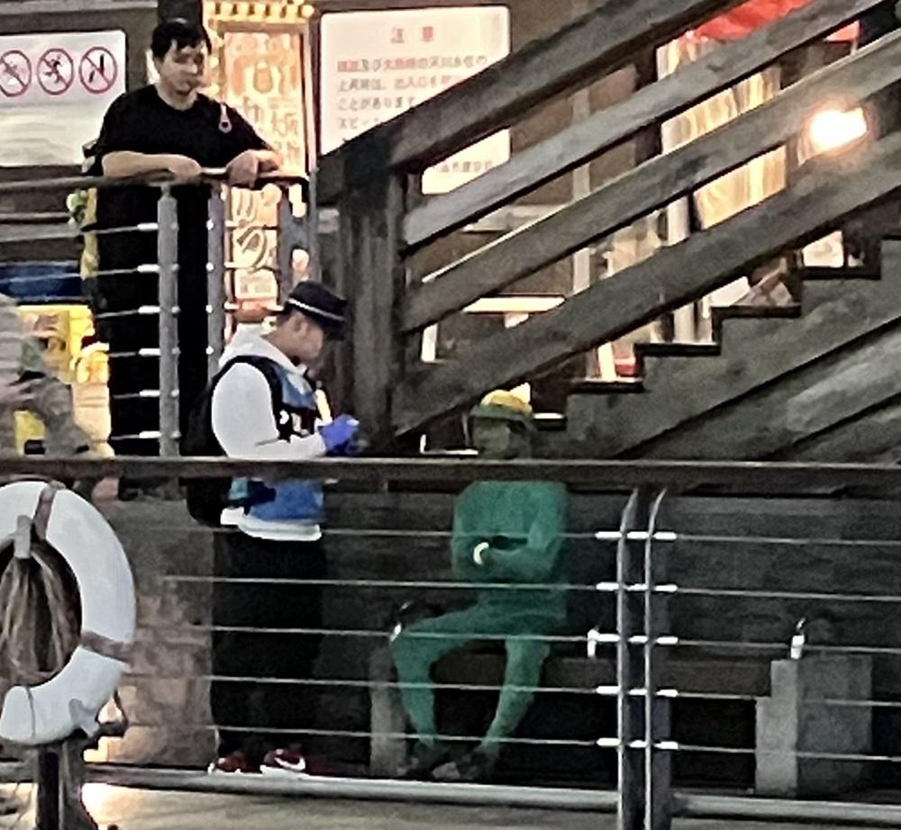 有人扮成河童。(X)