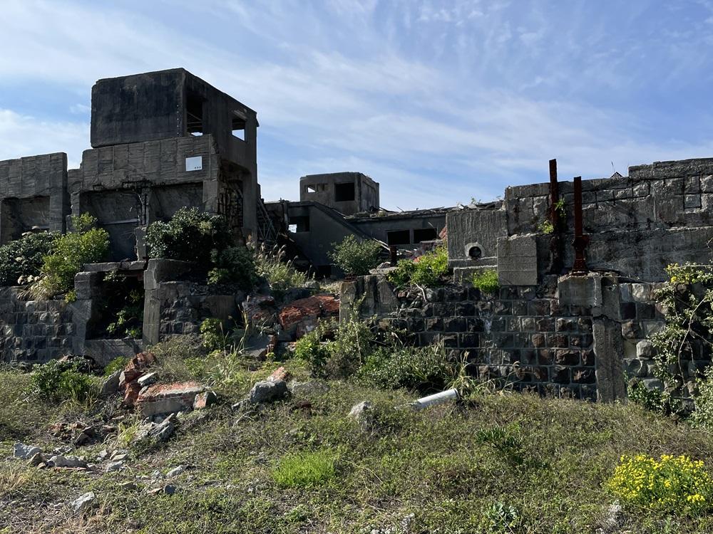 日本長崎軍艦島建築群。(X)
