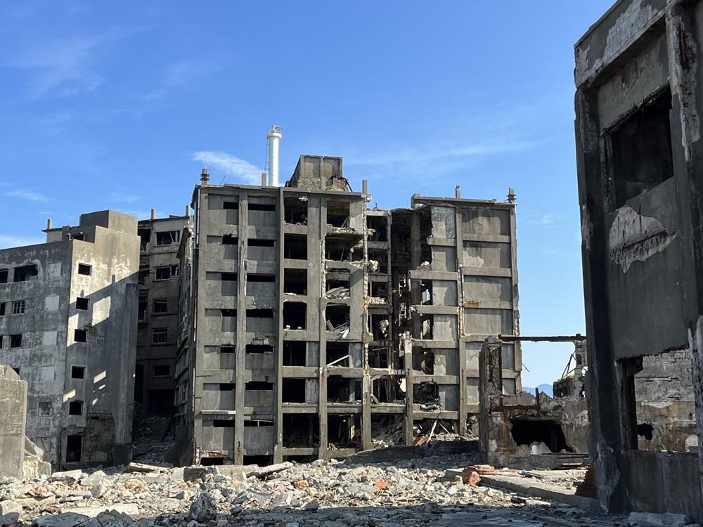 日本長崎軍艦島建築群。(X)