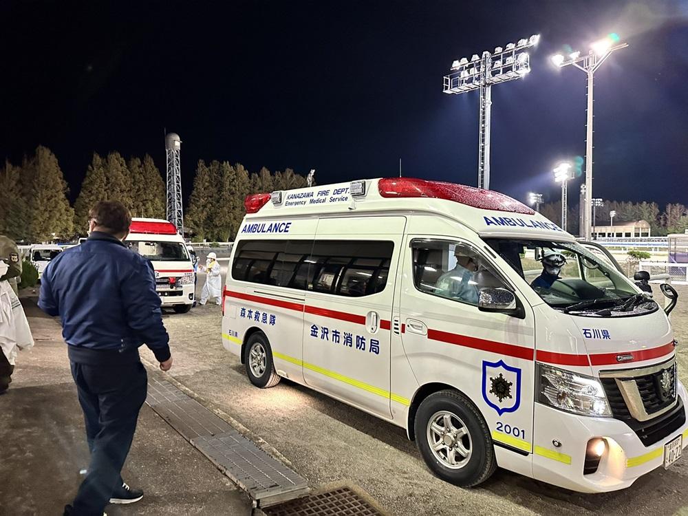 兩名騎師因為墮馬要送院。(X)