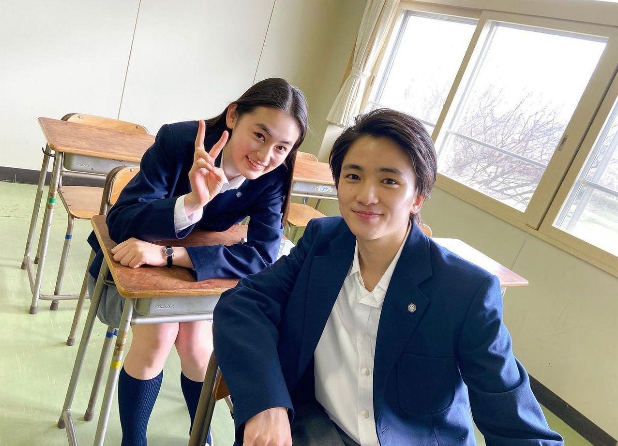 兩位年輕版主角一同紀念日劇《First Love 初戀》上架一周年。