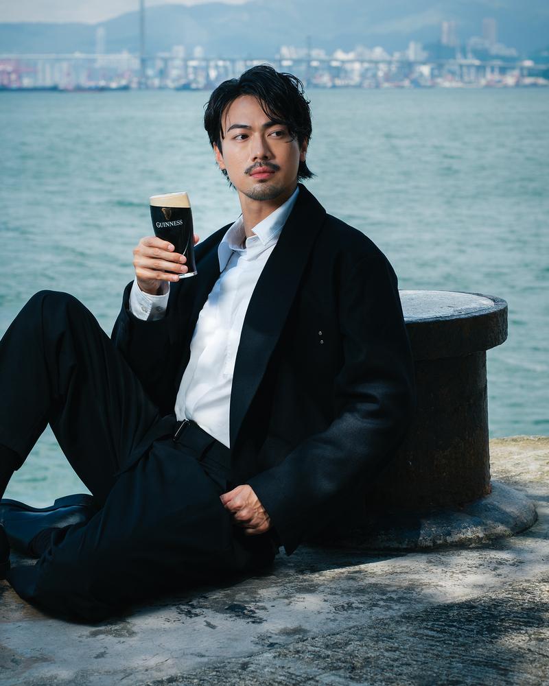 胡卓希 (Jason),演員。作為演員的他投入拍攝前都會花大量時間研究角色,透過對日常生活的觀察及對故事的詮釋,尋找每個角色中深藏的獨特性格和魅力。