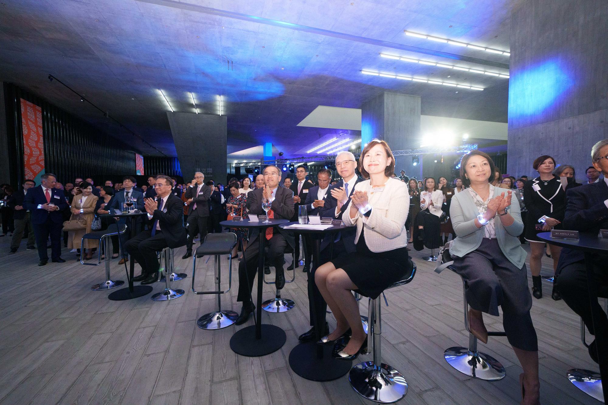 特區政府及商界要員,以及八達通董事局成員、主席和行政總裁等逾500人,一同出席八達通25+ The Next First Step誌慶酒會。