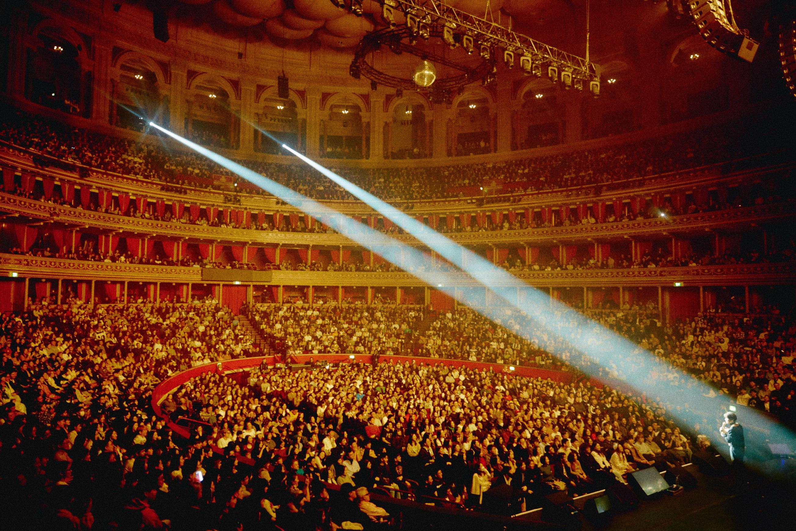 張敬軒將於澳門倫敦人舉行7場的聖誕倒數演唱會。