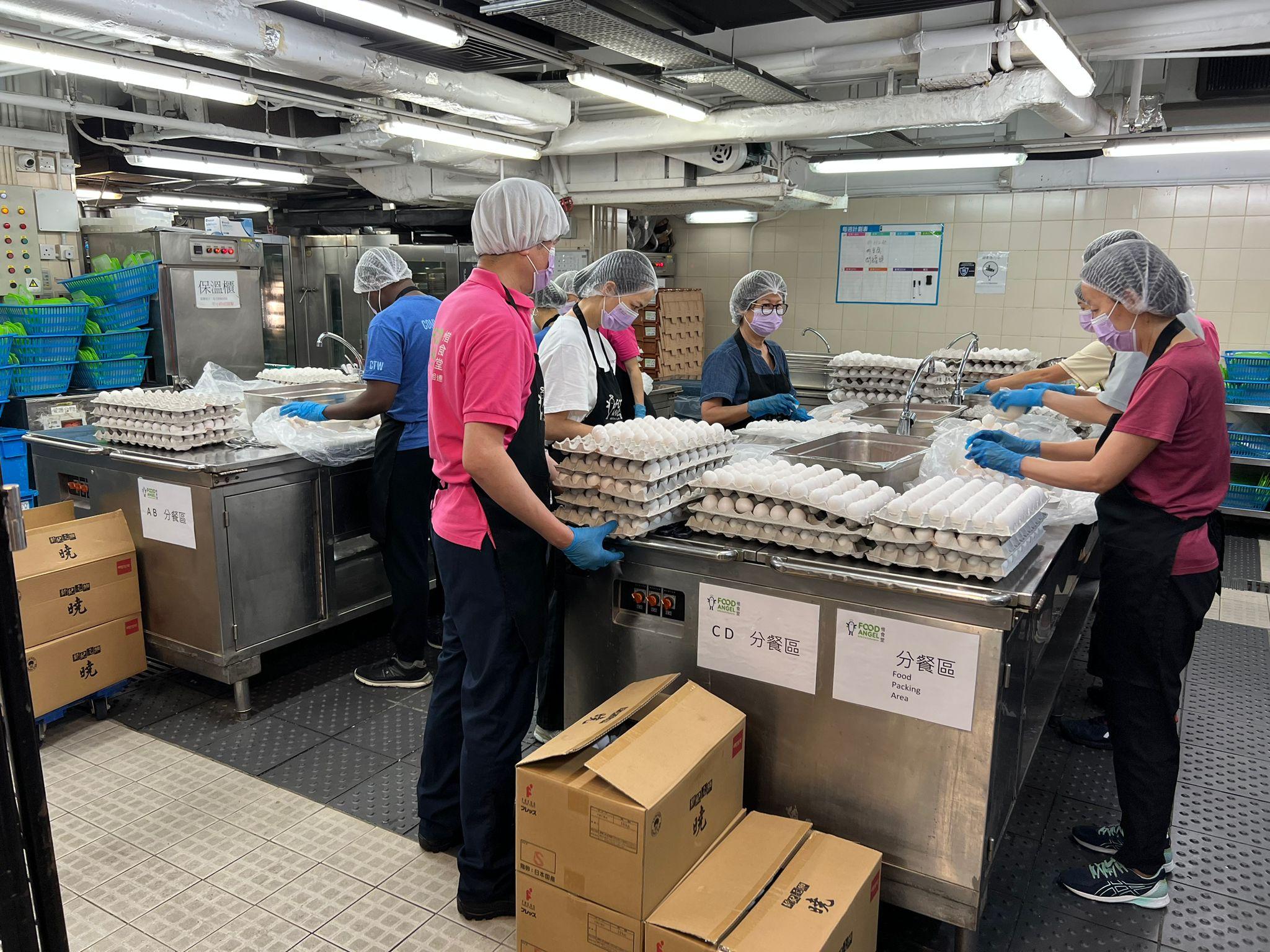 新紀元愛心贈「卵」活動為慈善機構捐贈1萬隻雞蛋