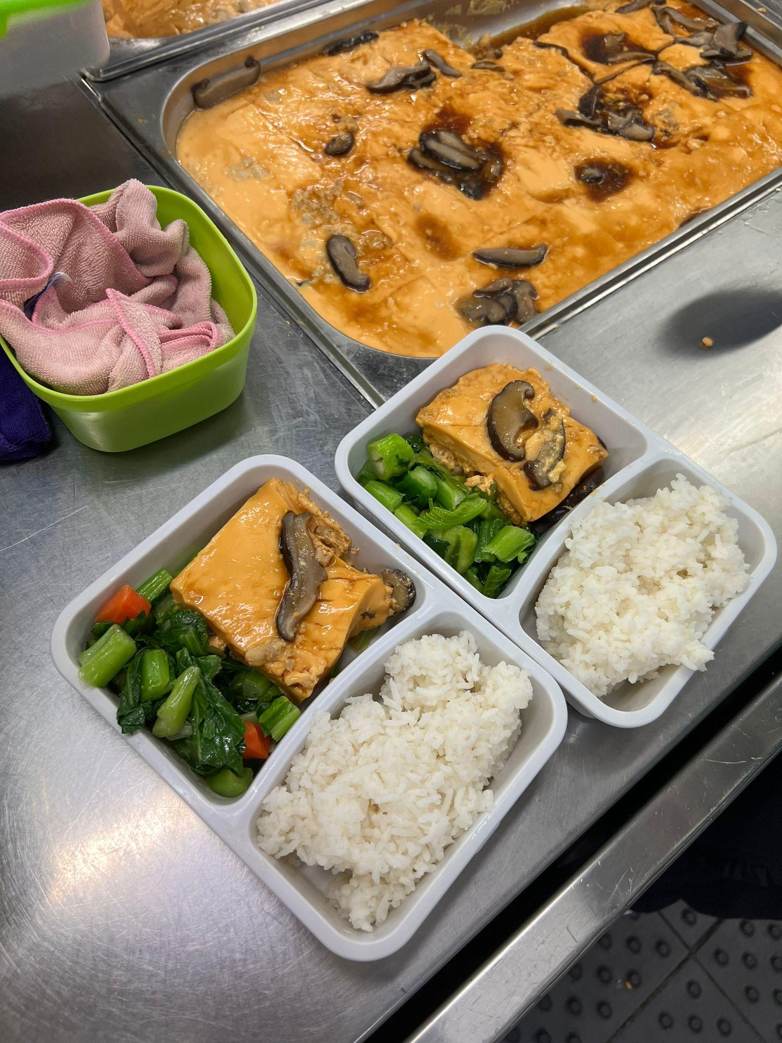 新紀元愛心贈「卵」活動中使用新紀元卵製作飯盒