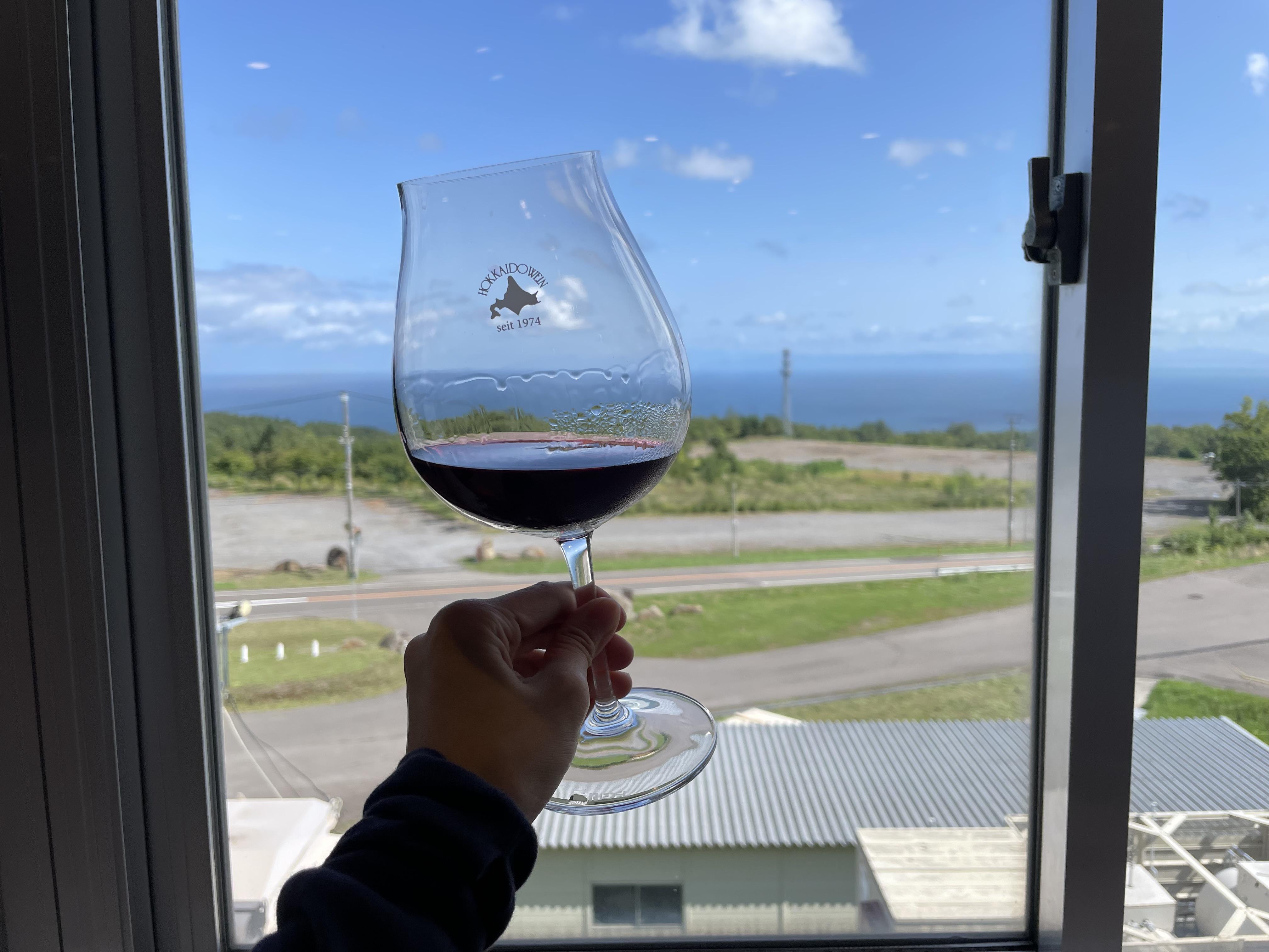 大家可以看小樽灣的景色品酒。