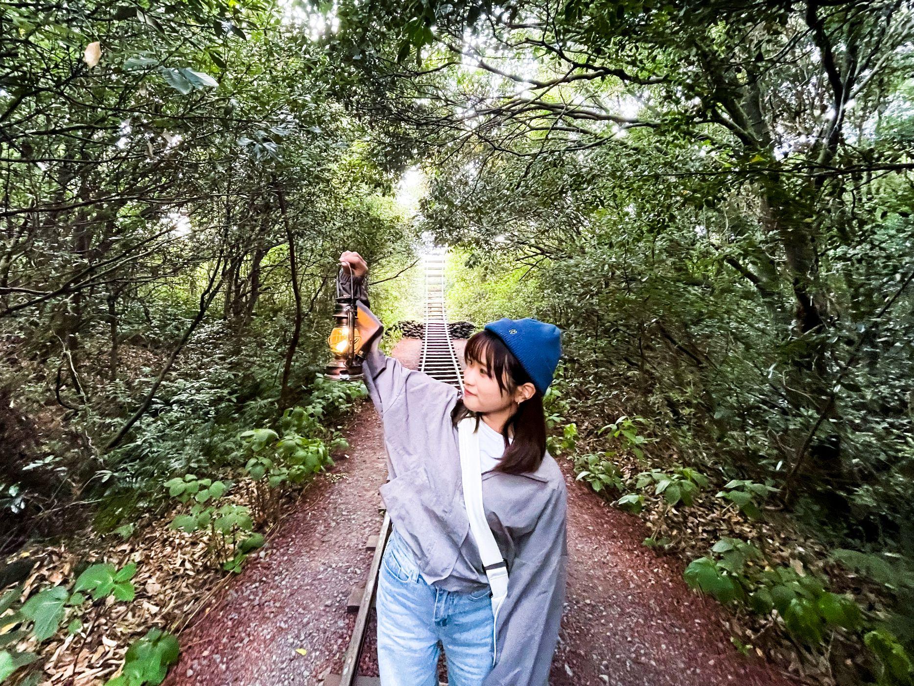 必影「火車路軌」,更提供油燈道具。