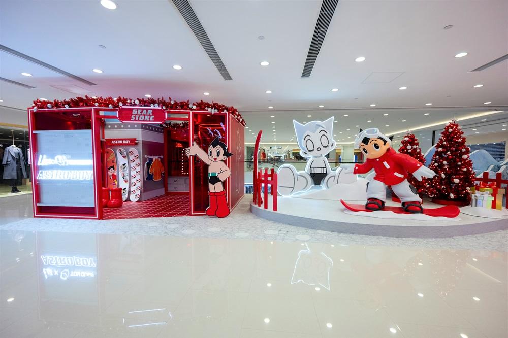 一踏出裝備室便能看見1.7米高的阿童木已換上滑雪裝,與大家見面!