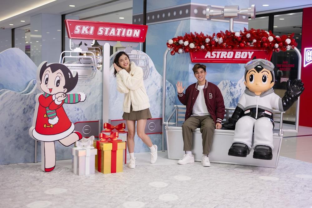 大家還可以坐上吊椅纜車與阿童木及妹妹小蘭合照,一起登上雪山!