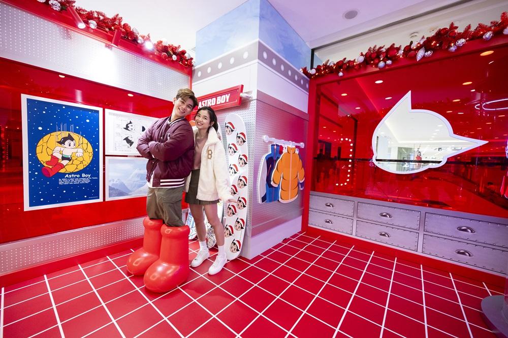 體驗「穿上」阿童木最標誌性的紅色巨型長靴,再走進能量艙,為自己注入滿滿能量!