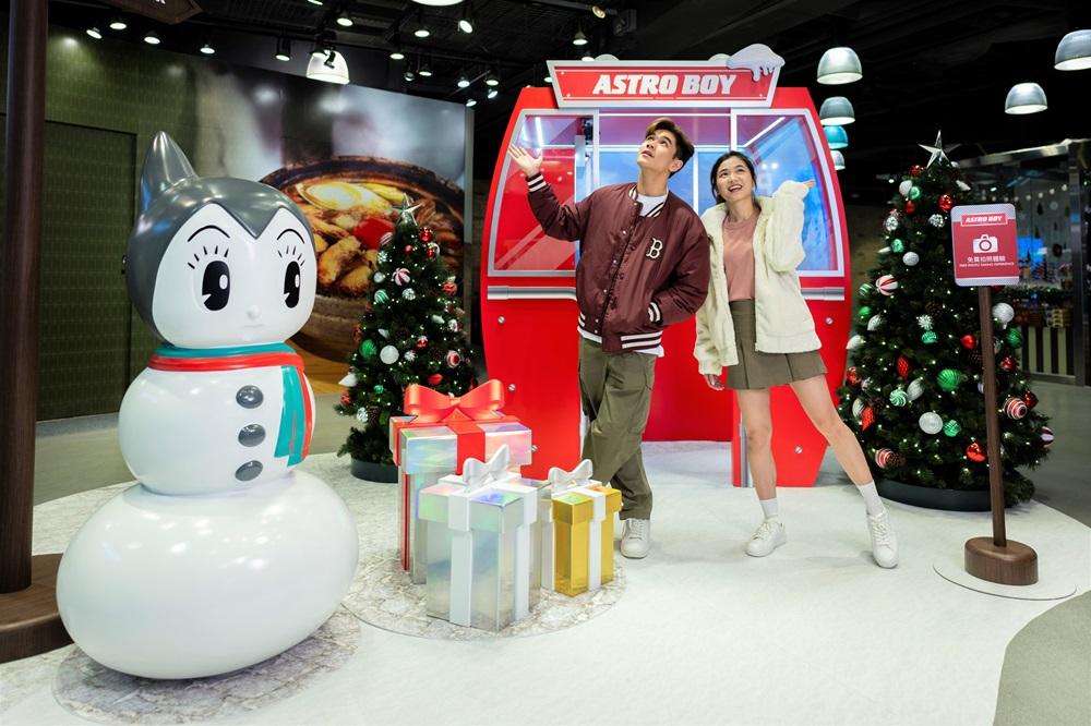 不會滑雪也不要緊,大家可以坐上登山纜車,觀賞雪景和1.5米高的小飛俠阿童木造型雪人,盡情打卡!