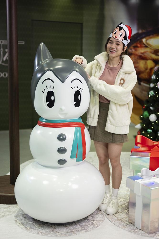 不會滑雪也不要緊,大家可以坐上登山纜車,觀賞雪景和1.5米高的小飛俠阿童木造型雪人,盡情打卡!