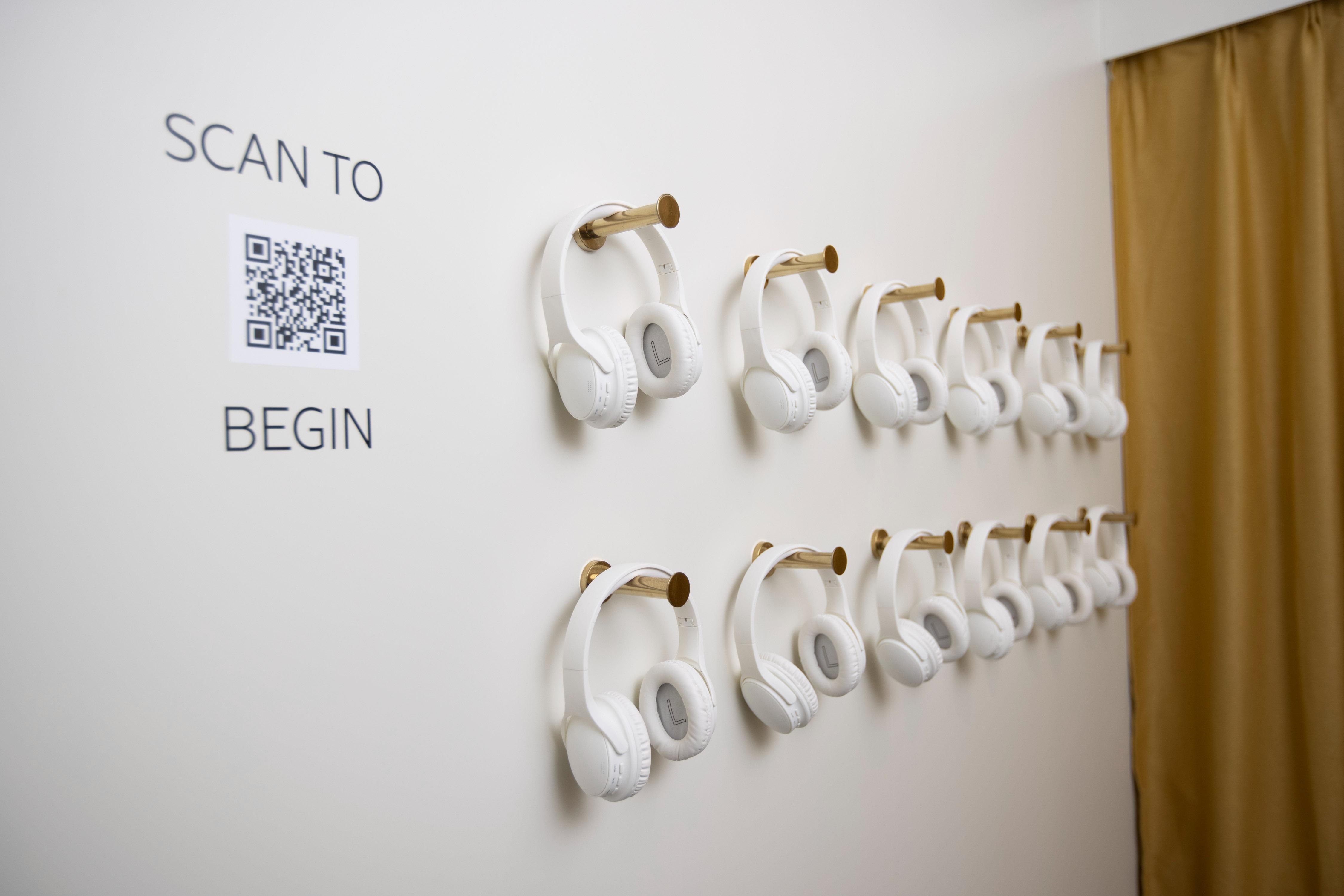 L’OCCITANE HOTEL沉浸式體驗館內有杏仁森林沉浸式體驗,可體驗「虛擬植樹」。