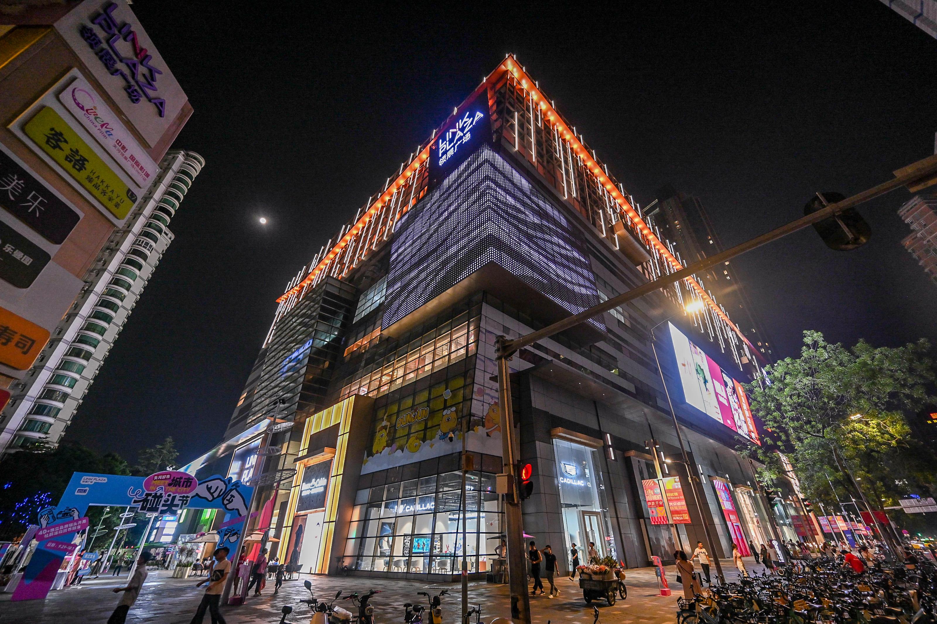 廣州天河廣場領展開幕客流量增四成,王國龍指,暫無計劃出售內地物業。(領展)