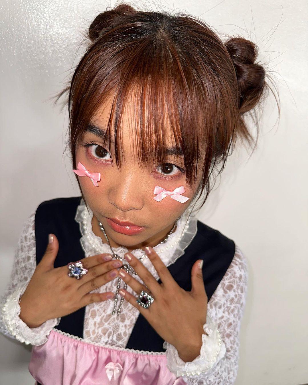 Moon Tang不同的造型照。