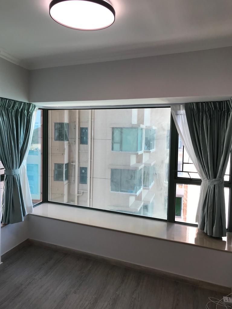 單位位處高層,部分景觀望鄰座樓景,而樓與樓之間可望部分海景,仍算開揚。(代理提供)