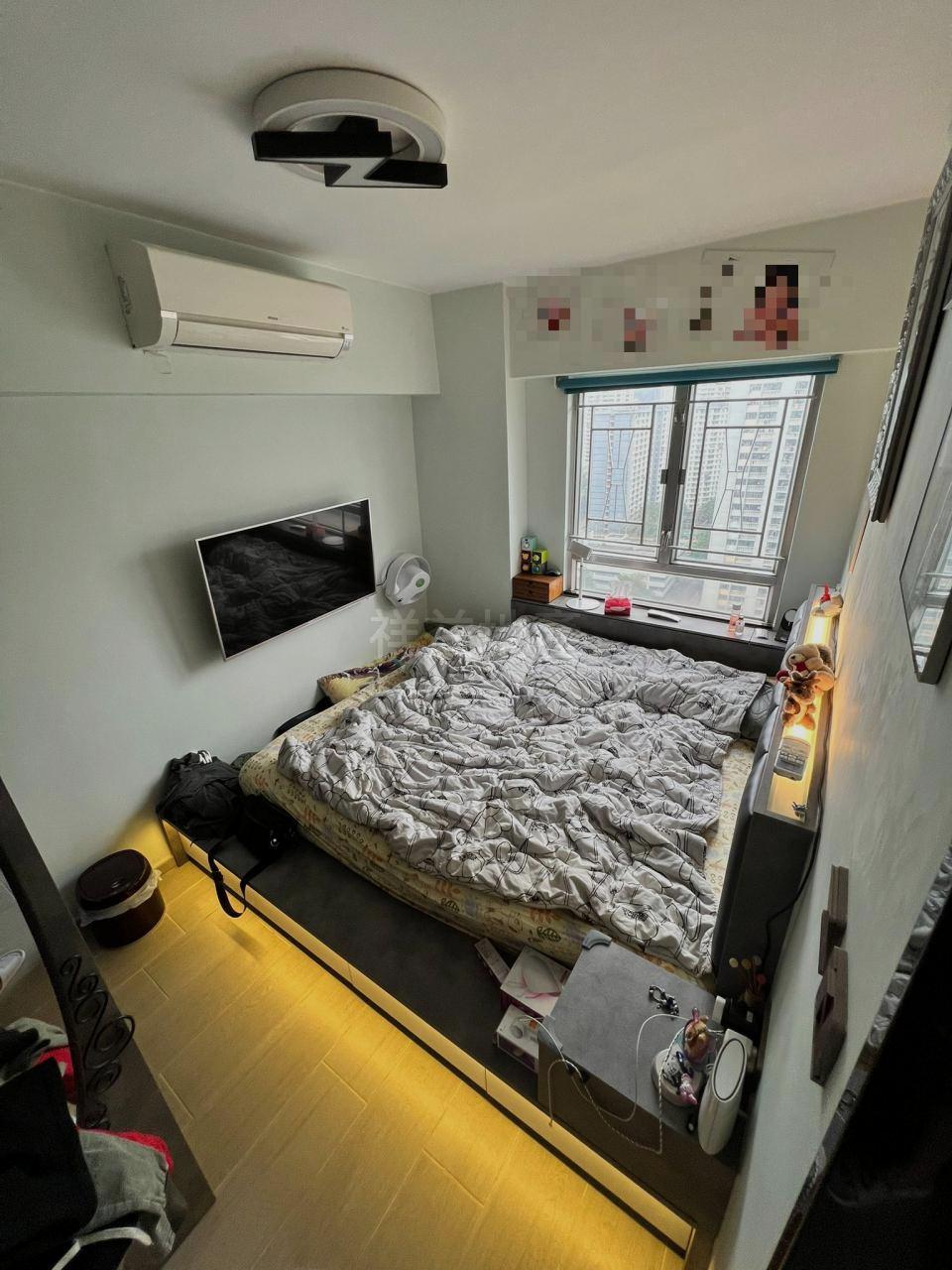 主人房設有地台,空間亦闊落。(代理提供)