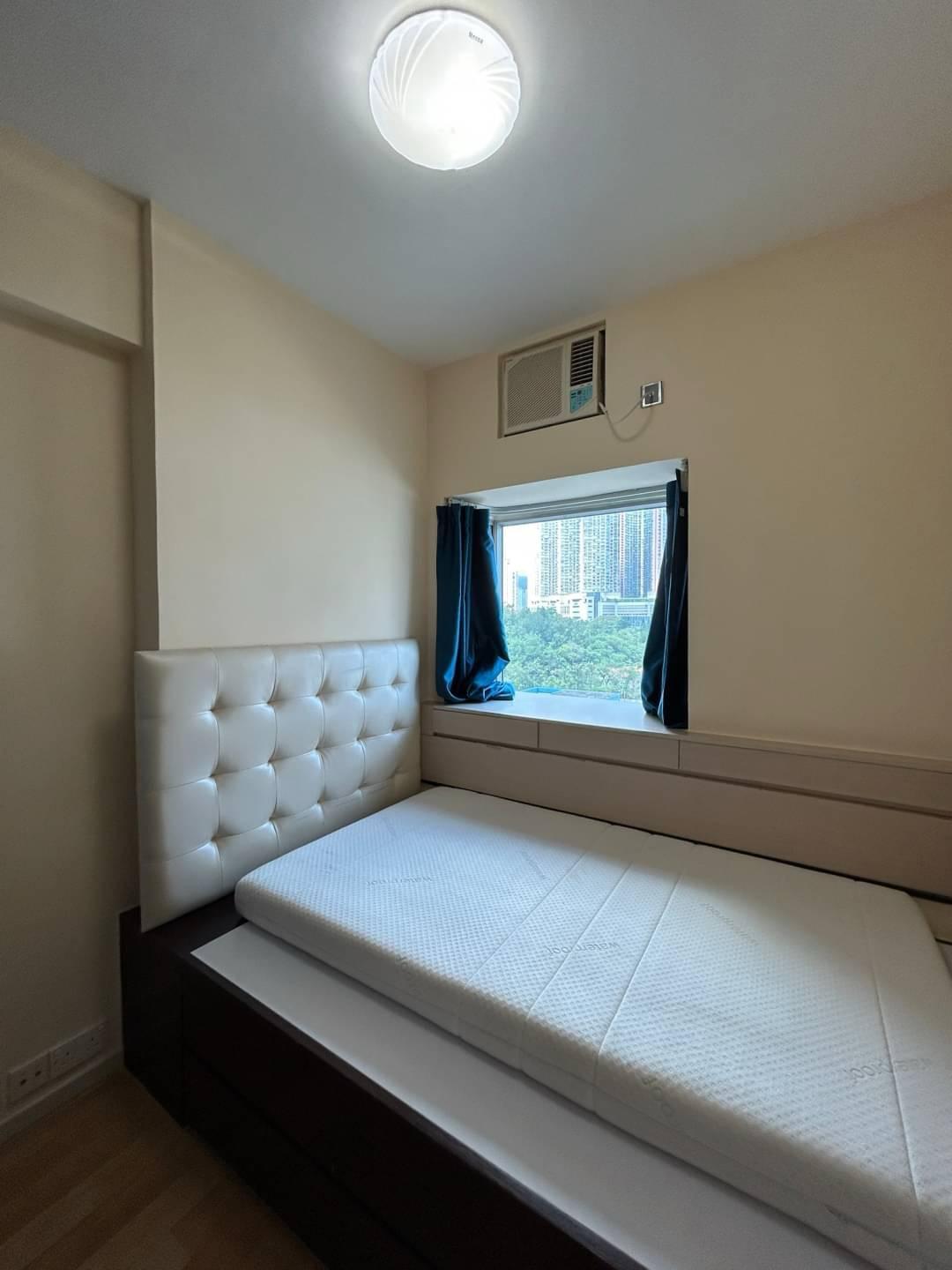 睡房面積算闊落,外望綠悠悠園景。(代理提供)