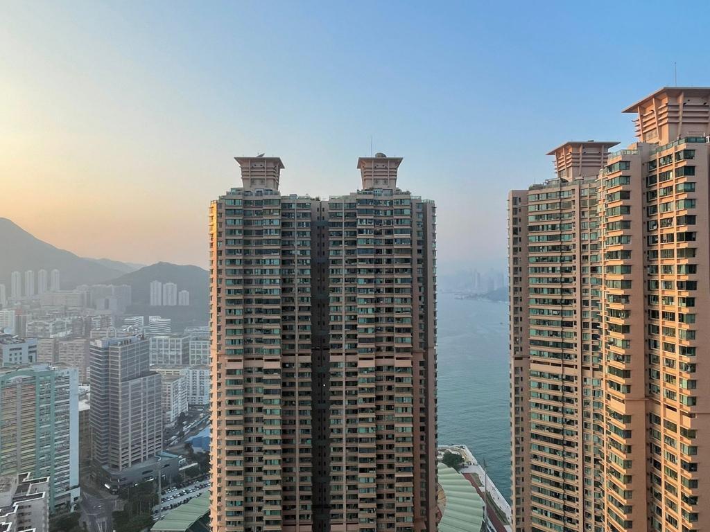 單位景觀以內園及市景為主,同時望部分海景。(代理提供)