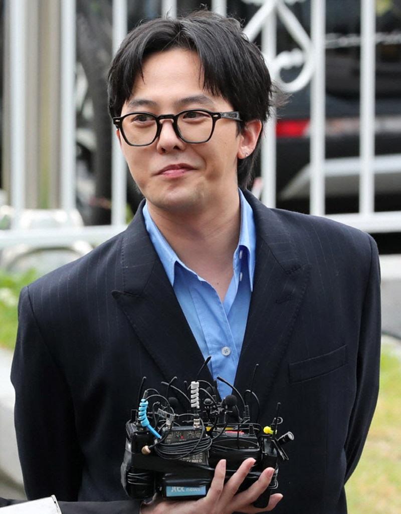 一頭黑髮的GD表示,從未染髮和漂髮。