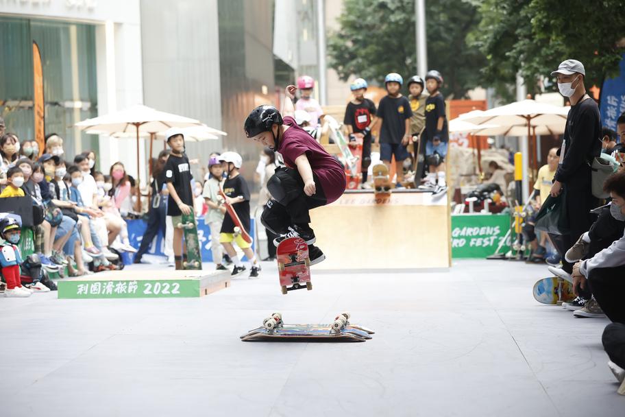 「小小滑板精英賽」讓年紀輕輕的滑板新秀大顯身手,公眾可到場為一眾「小板神」歡呼打氣。