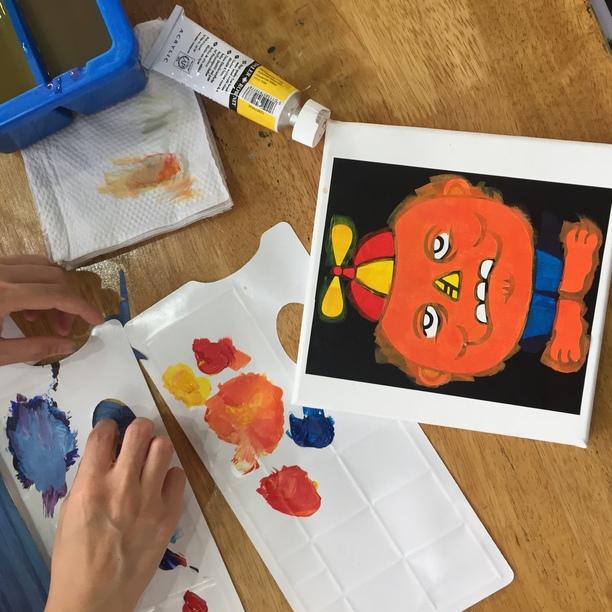 「利園街頭滑板節2023」期間,除了精彩絕倫的競技比賽,更設有由專業滑板導師指導、適合初學者的滑板體驗班(適合5歲或以上人士參與),以及街頭文化體驗工作坊,包括DIY 手指滑板工作坊。