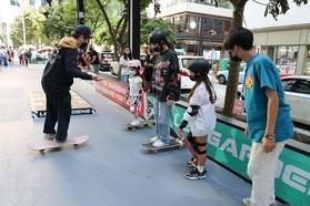 「小小滑板精英賽」讓年紀輕輕的滑板新秀大顯身手,公眾可到場為一眾「小板神」歡呼打氣。