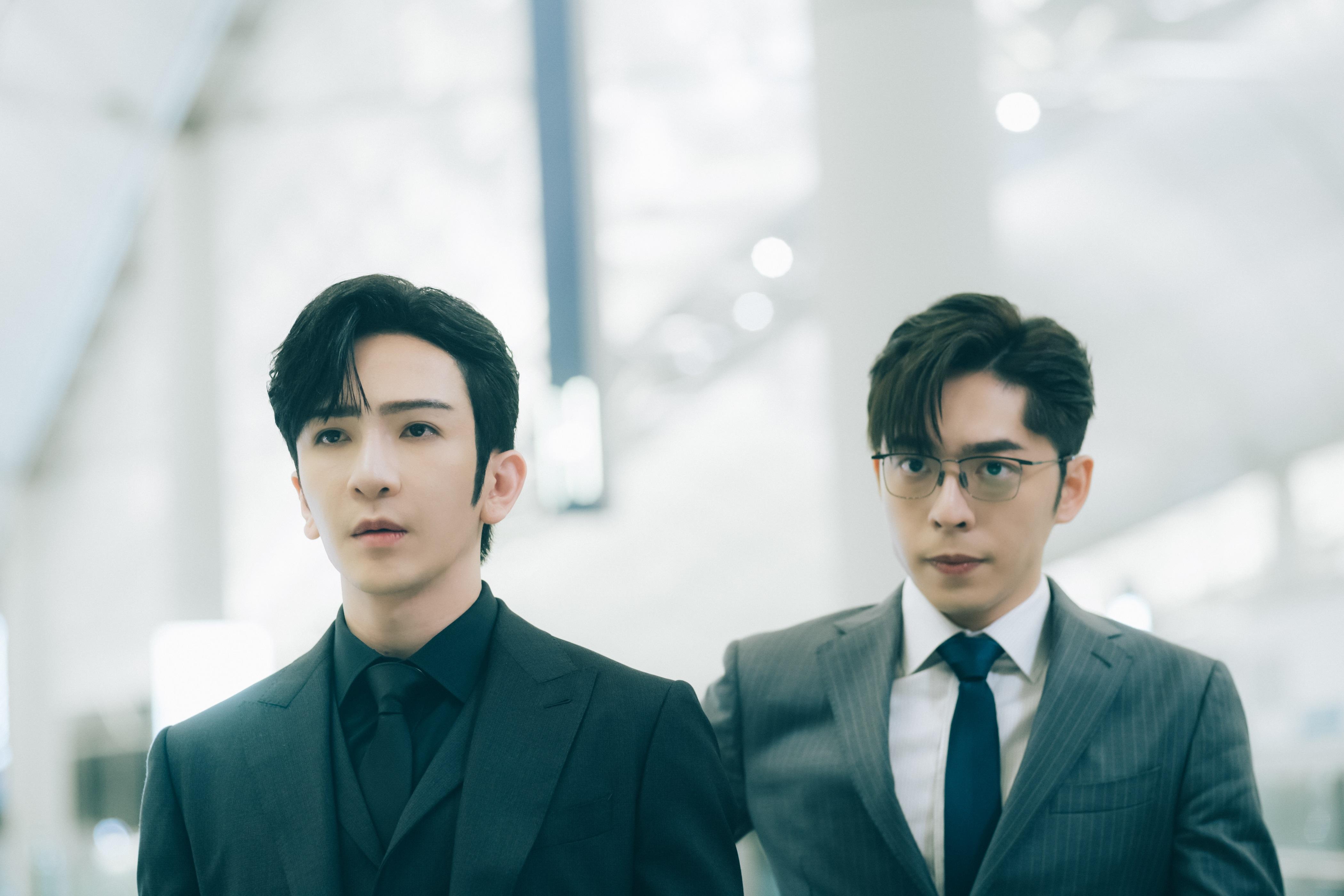 盧瀚霆 (左)、呂爵安在港版《社內相親》再合演翻拍劇。