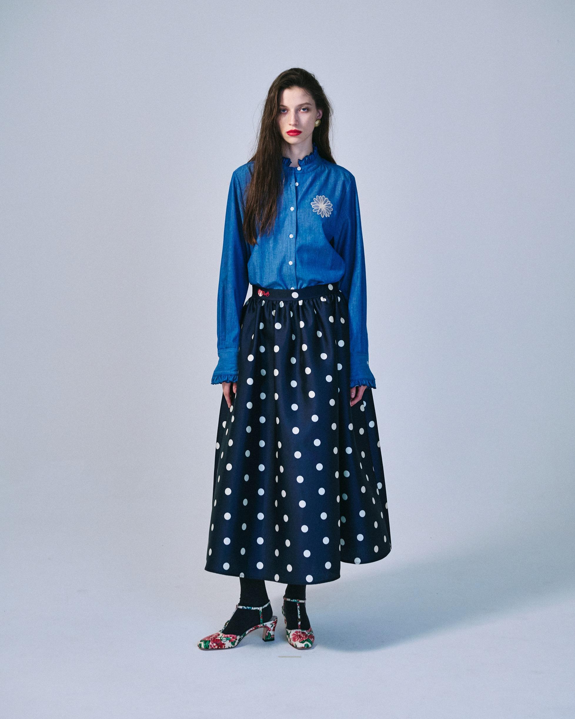 Mardi Mercredi Shirt $1,200、Skirt $1,200