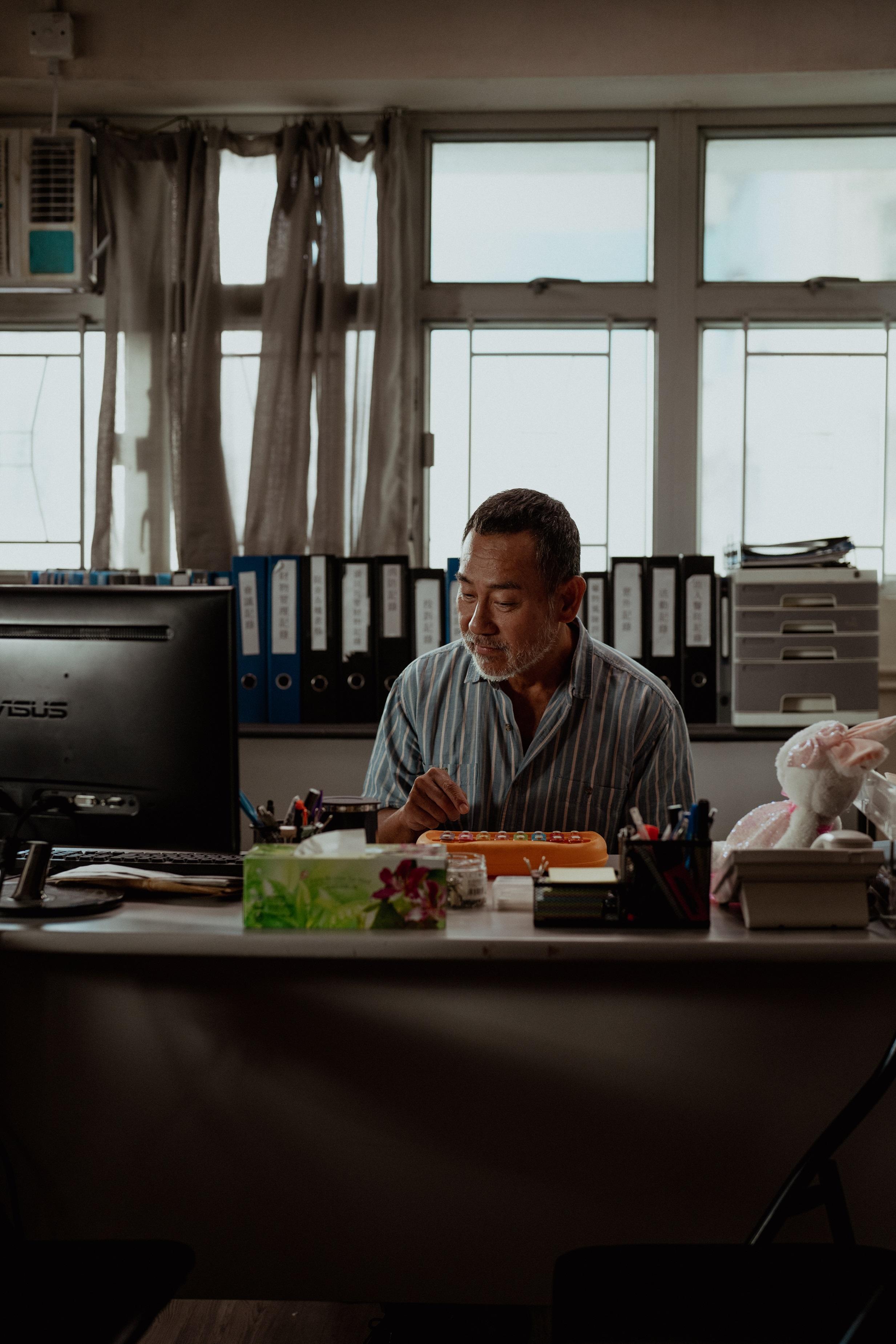 林保怡在《白日之下》演視智院長。