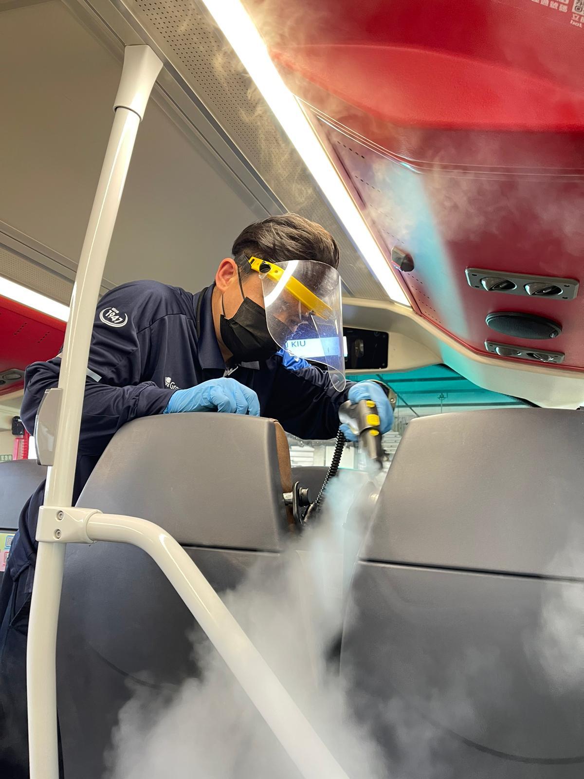 床蝨|巴士車廂疑有床蝨躝安全帶 九巴:檢查無發現已高溫消毒深層清潔 (有片)