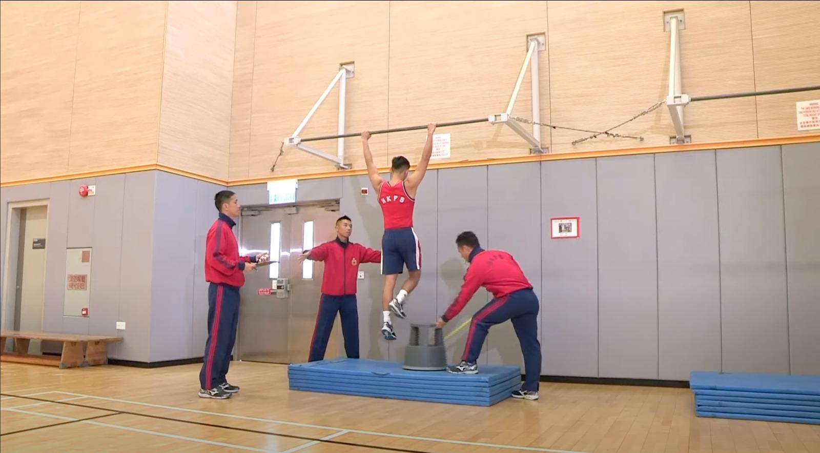 消防員體能測驗 2. 引體上升(消防處截圖)